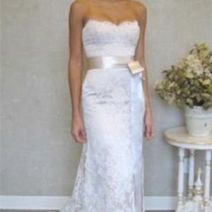 Jim Hjelm Ivory Vintage Scalloped Lace Gown